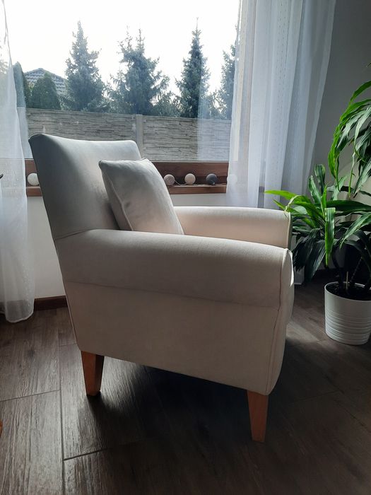 Wygodny i elegancki  fotel klubowy.