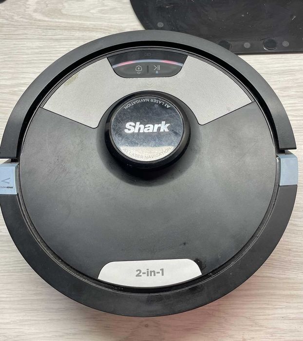 Robot sprzątający Shark RV2600WSEU czarny