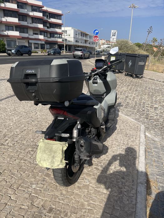 Honda ADV350 - Estimada em execelente estado