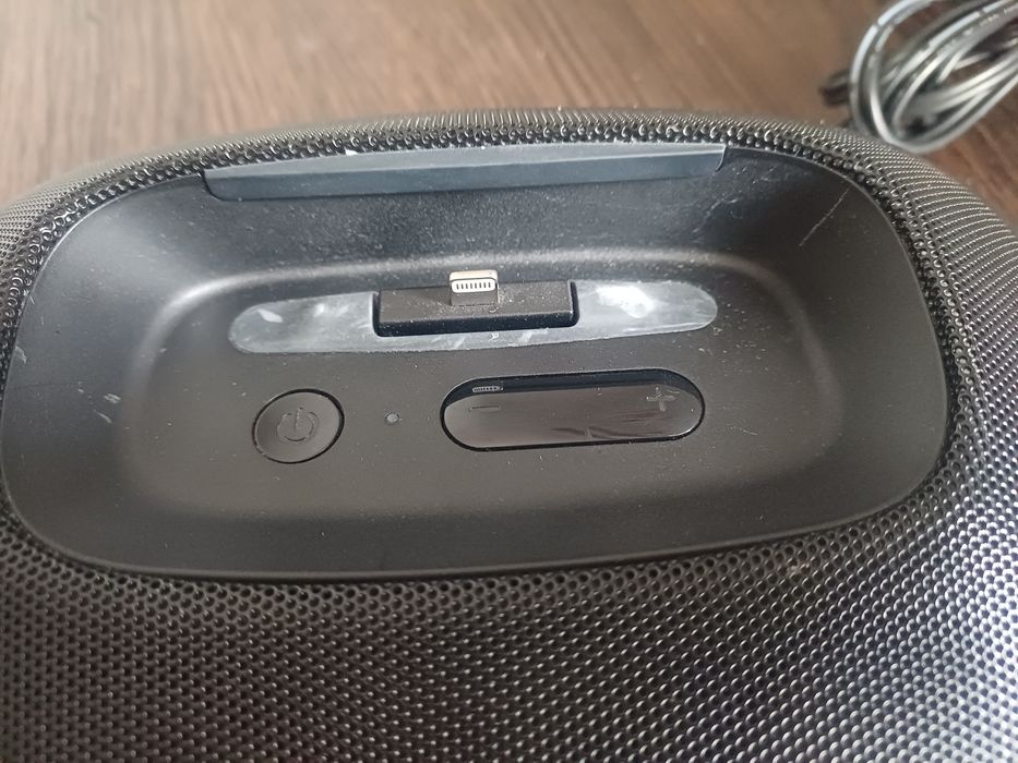 Продам Докстанция JBL OnBeat Micro для iPhone и iPod