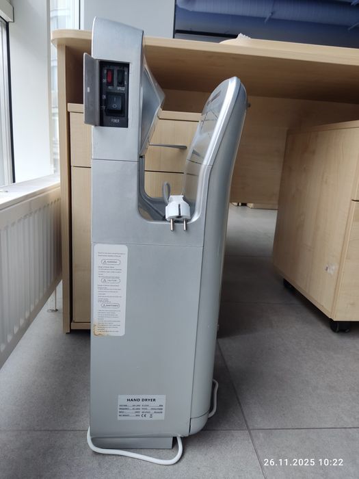 Сенсорна електро сушарка для рук.