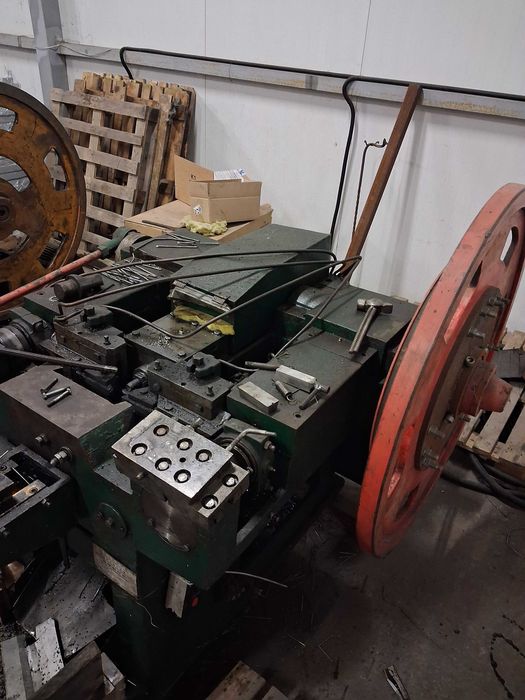 Станок для виробництва цвяхів