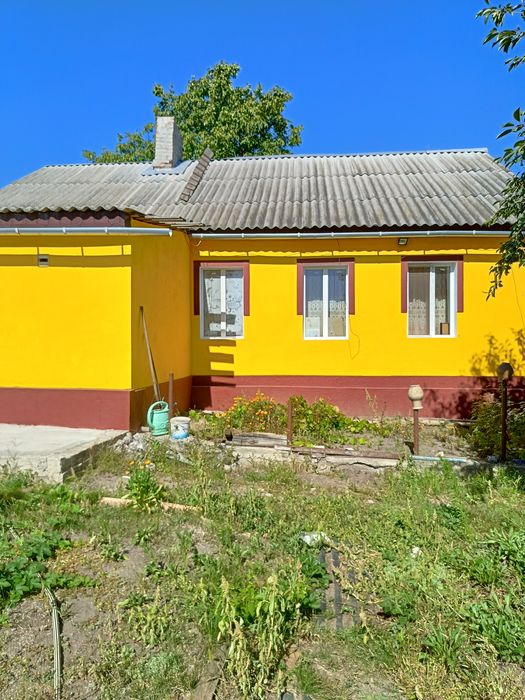 Продам  будинок, в місті, ремонт, зручності , меблі ,техніка.