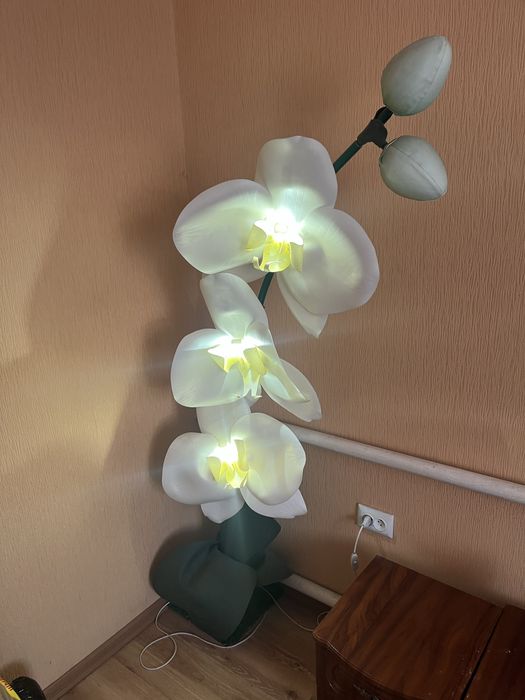 Торшер/світильник в формі орхідеї
