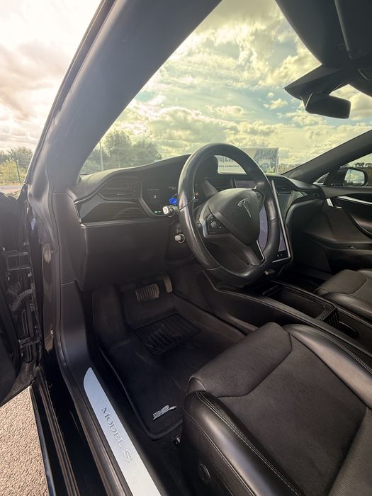 Tesla Model S 2018 VIN 5YJSA1E20JF297604 фото оголошення 7 з 8