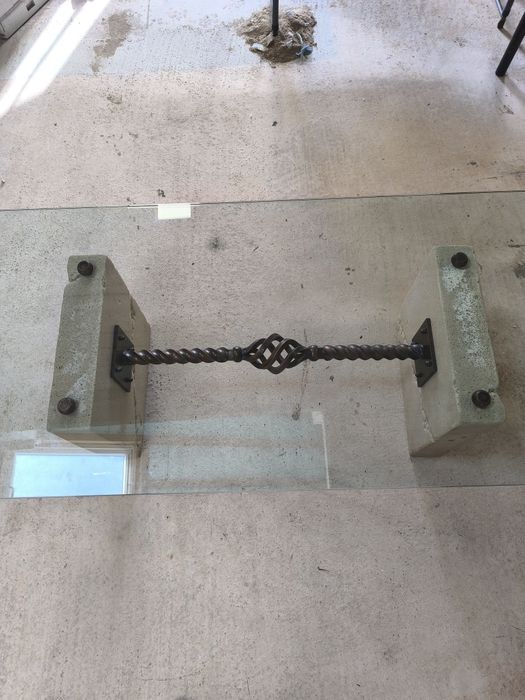 Mesa de centro em pedra