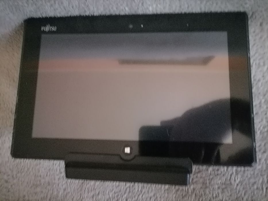 Fujitsu Stylistic WIN 10 AMD RADEON  i5 USB HDMI 4GB 128GB SSD LTE WIF