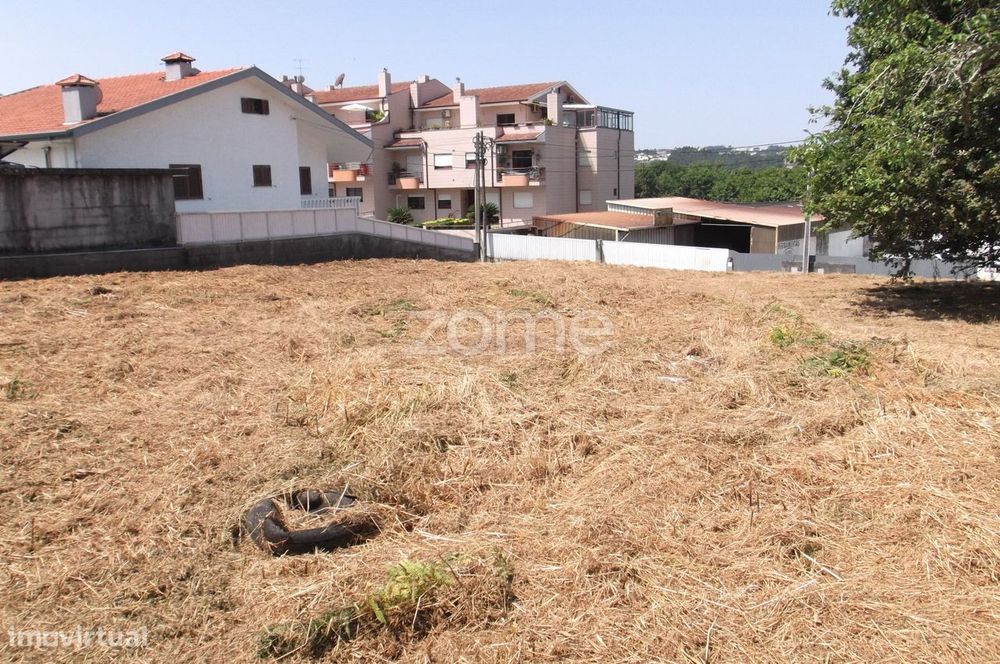 Terreno urbano em Lobão (Santa Maria da Feira) — Santa Maria Da Feira, Travanca, Sanfins E Espargo, Aveiro
