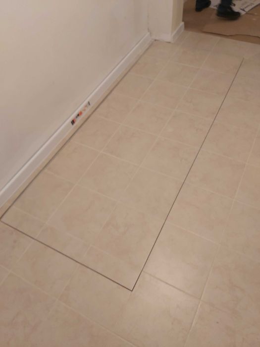 Właz do piwnicy z siłownikami  60x60 cm  PRODUCENT