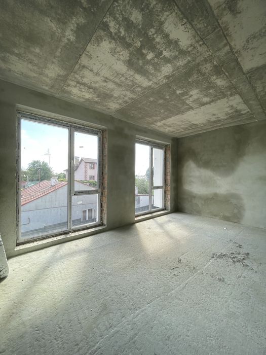 Котедж з гаражем та ділянкою у Львові. 4 км до центру. Без комісії