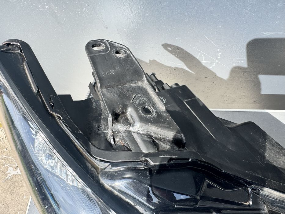 Mazda 3 BP 19-24 full led 8pin B9J8-67890