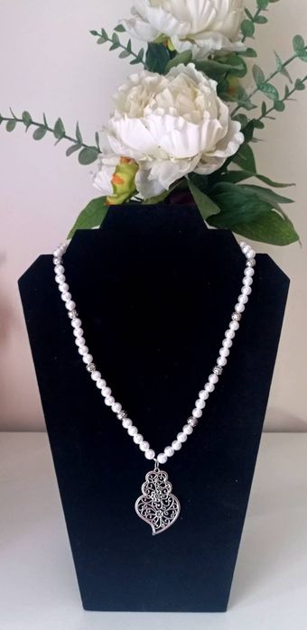 Colar de pérolas com coração de Filigrana prateado