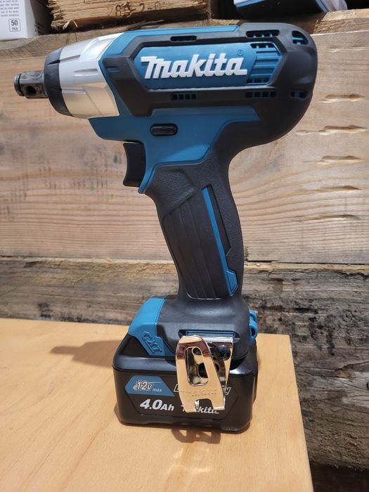 Akumulatorowy klucz udarowy Makita TW141D CXT  proszę czytać opis