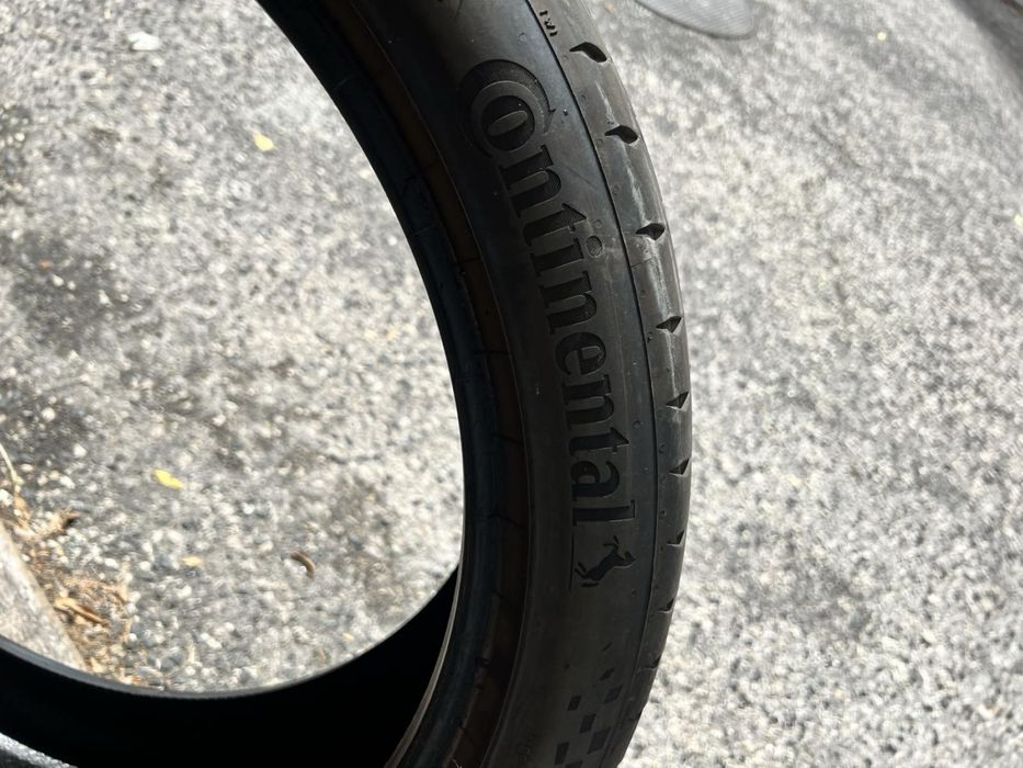 245/40/21 Continental 2 pneus