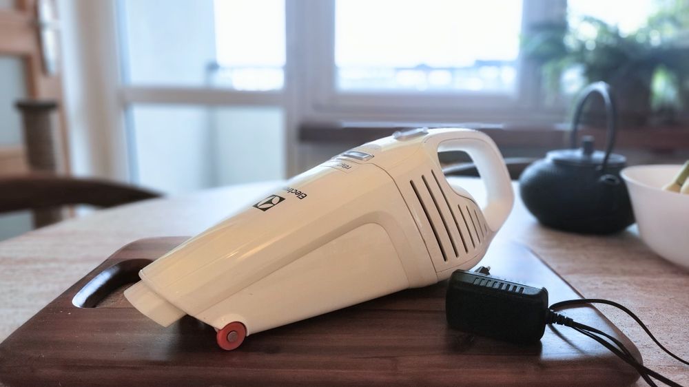Odkurzacz ręczny ELECTROLUX Rapido ZB5003W
