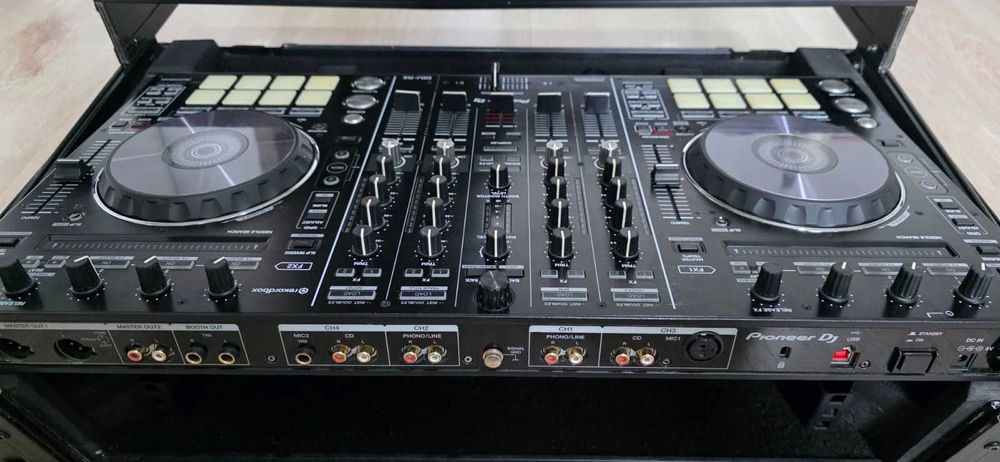 Pioneer DDJ RX + case +mikrofon