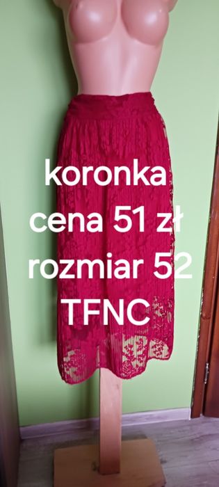 Czerwona długa spódnica koronkowa  TFNC rozm.52