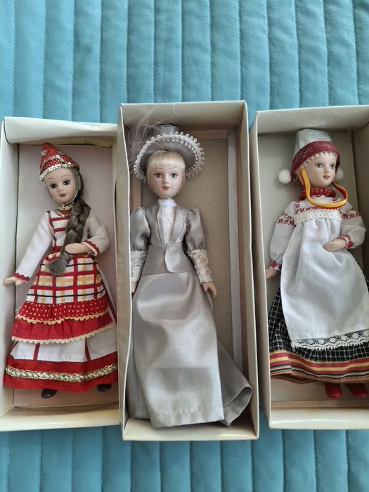 Фарфорові  колекційні ляльки.
