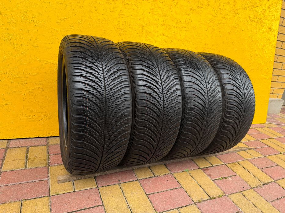 Шини Резина 215.50 R17 Goodyear Зима