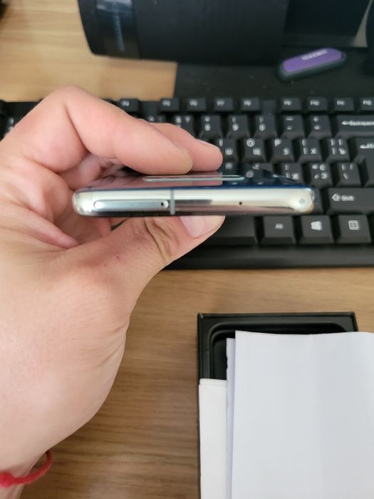 Samsung Galaxy S10e під відновлення чи на запчастини