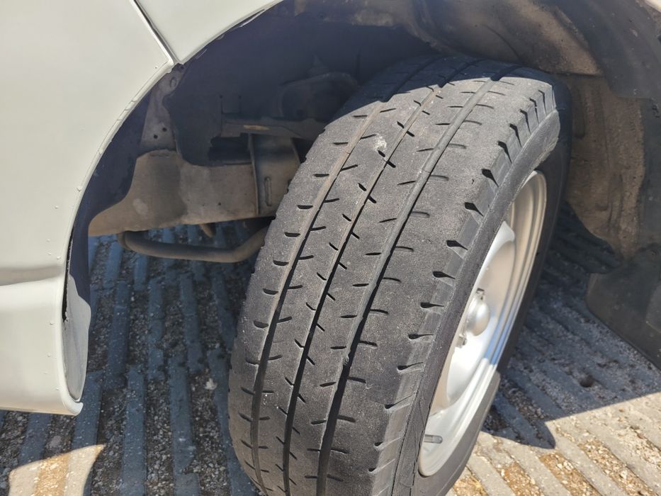 Toyota Hiace 2.5d com 6 lugares