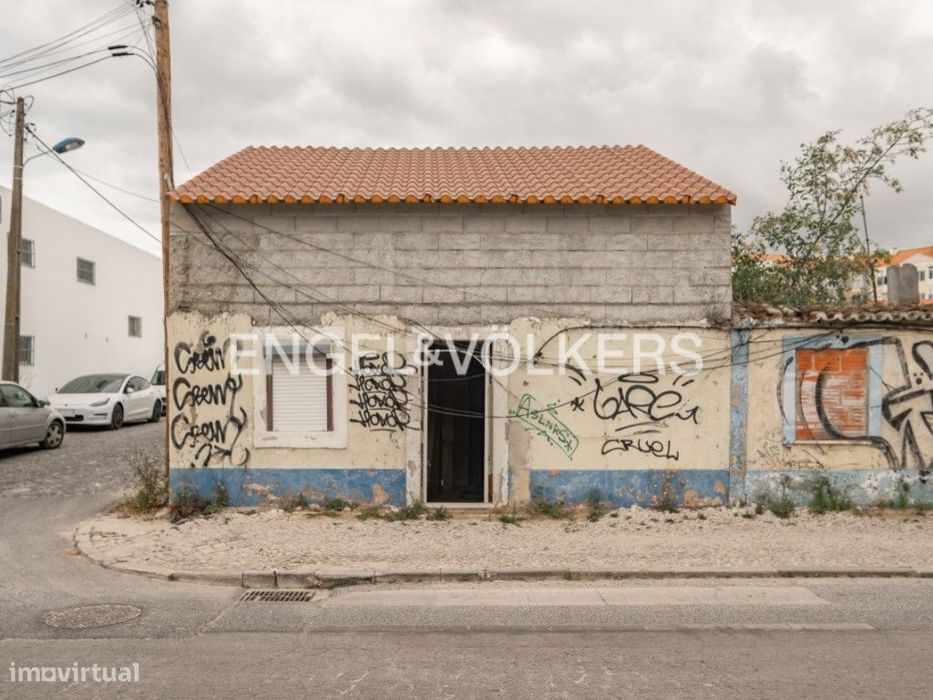 Investimento Único no Montijo: Propriedade com 3 Unidades Independe...