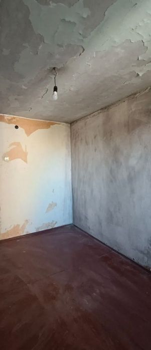 Продається стандартна 2 кімнатна квартира