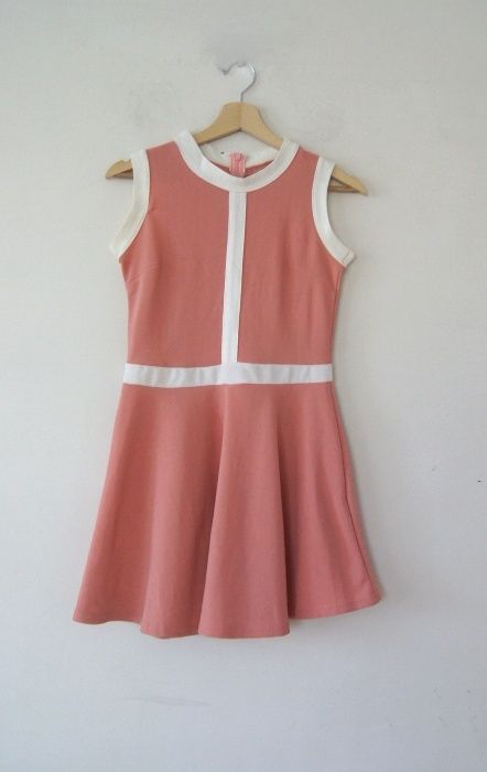 Pudrowa pastelowa jasnorozowa rozkloszowana sukienka 36S 38M glamour