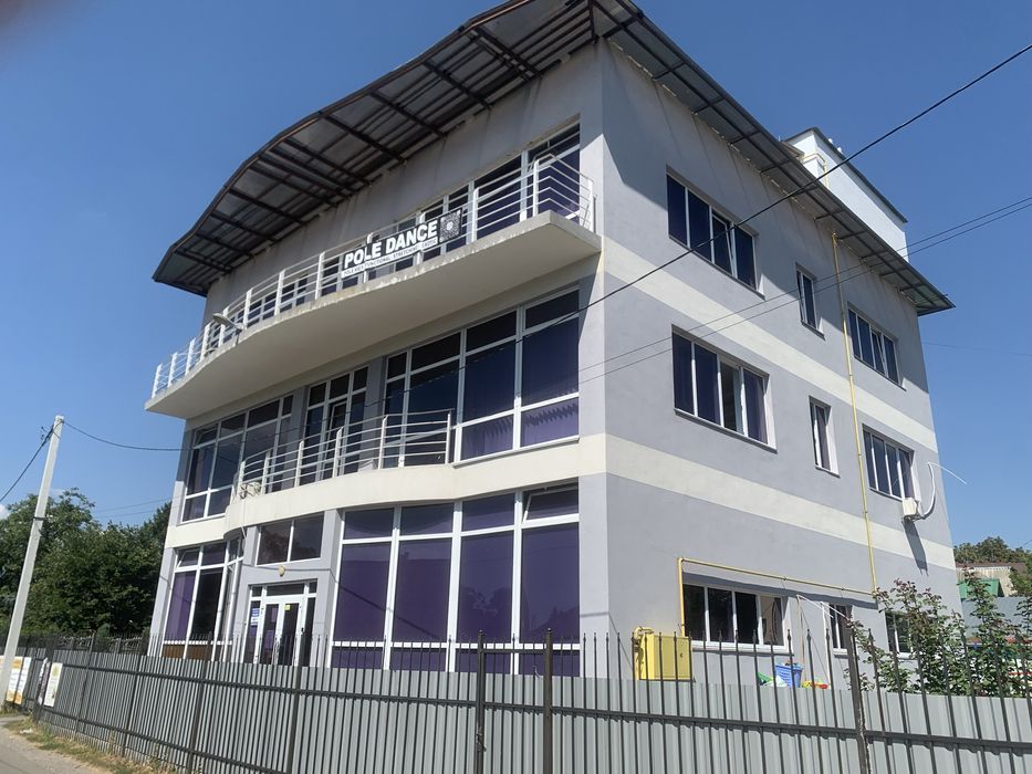 Комерційні приміщення під будь-який вид діяльності (зі світлом)