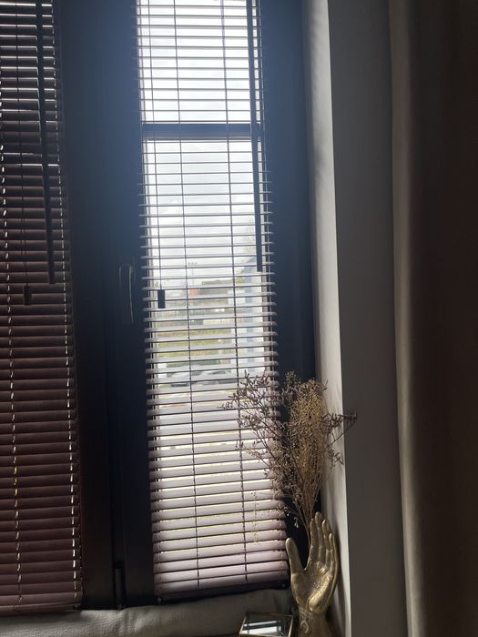 Żaluzje drewniane brązowe 3 szt 60x135 cm+rolety białe  3 szt gratis