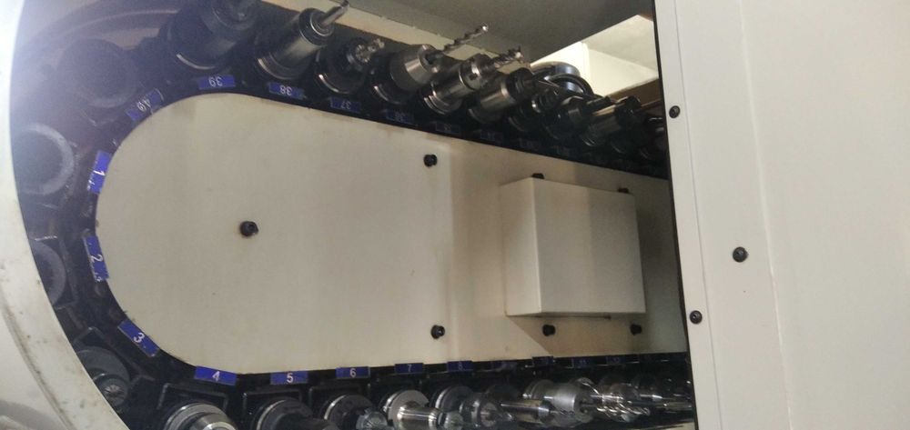 Обробний центр HURCO  VMX42, 2007 рік, дуже хороший стан,