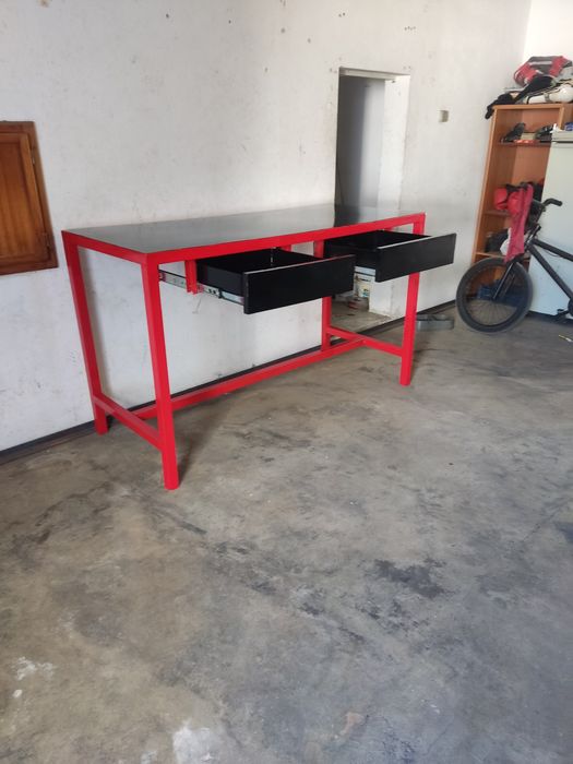 Bancada de trabalho com 2 gavetas