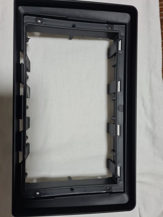 Періхідна рамка під автомагнітолу