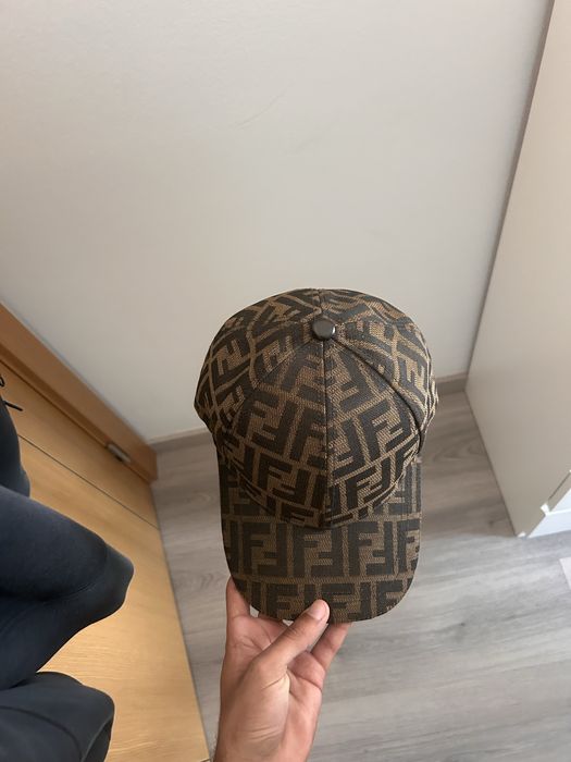 Chapeu da fendi castanho