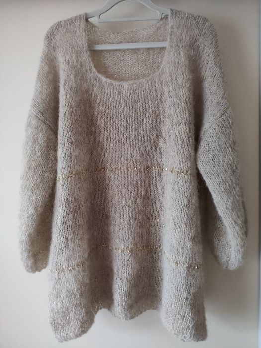 Czapki i sweter z wełny naturalnej