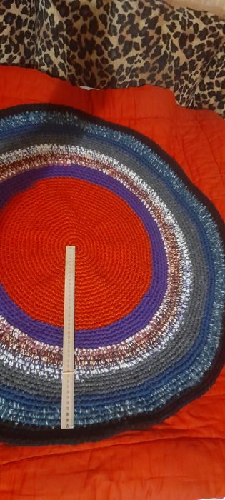 Вязанный коврик  ручной работы большого размера