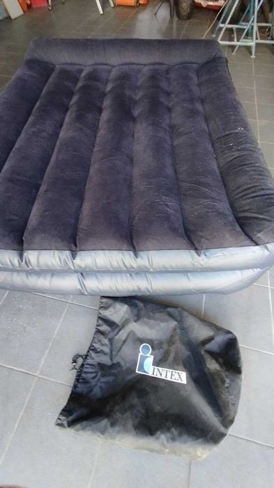 Colchão insuflável Intex 140x200 com bomba elétrica (como novo)