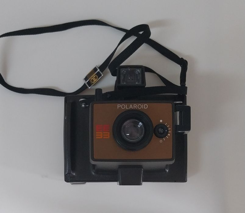 Máquina fotográfica antiga Polaroid EE33