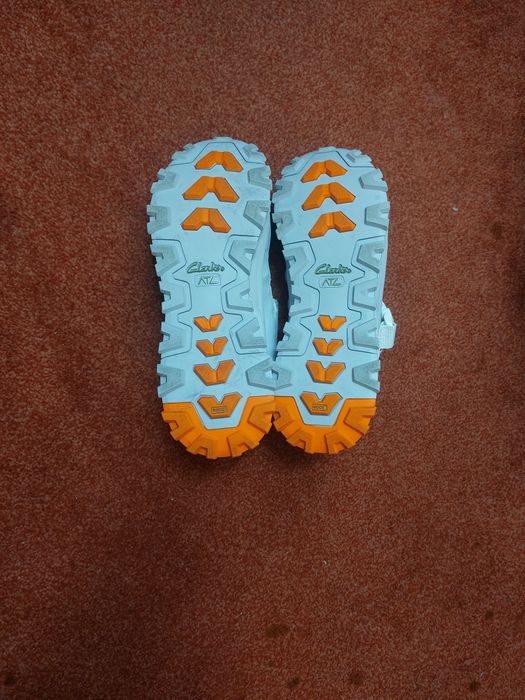 Продам жіночі сандалі Clarks 200