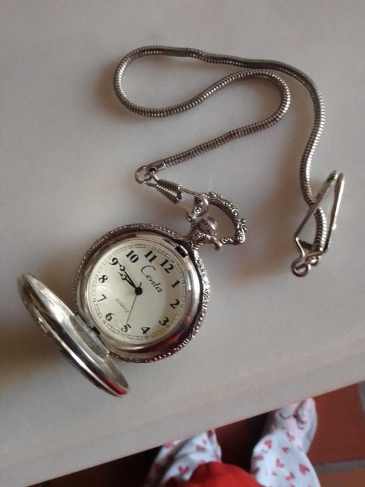 Relógio de bolso antigo com corrente