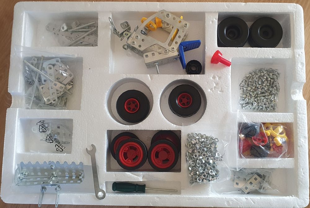 Klocki metalowe do skręcania konstrukcyjne 500 elem.