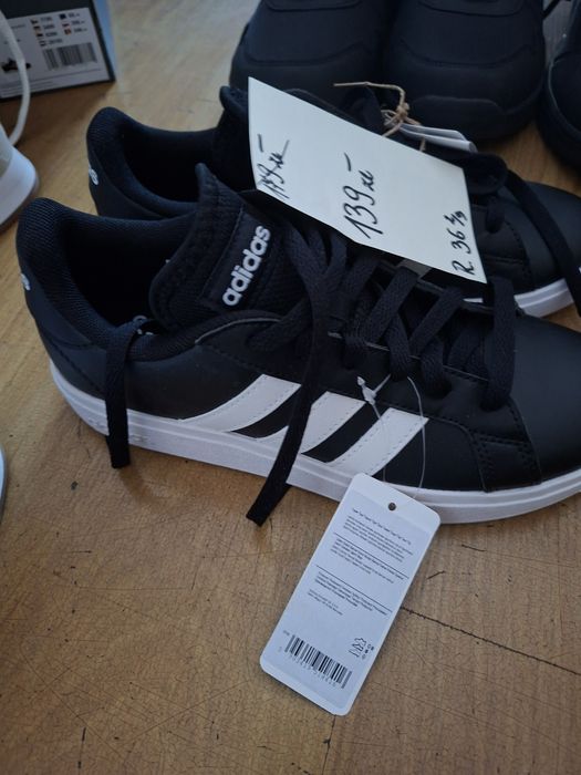 Adidas  nowe  36⅔