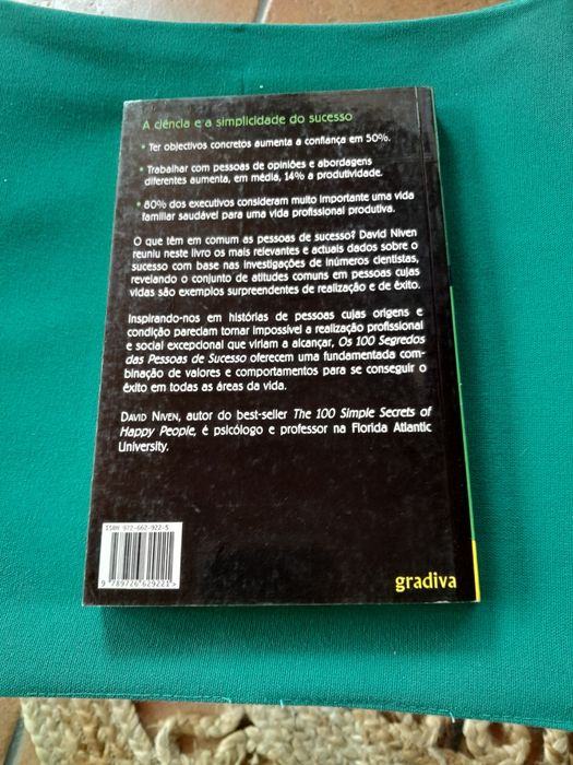 Livro "Os 100segredos das pessoas de sucesso" De David Niven