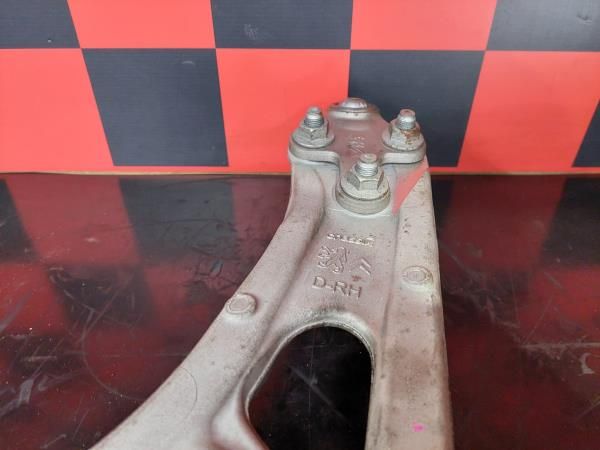 Braço de suspensão frente direito TOYOTA ProAce City