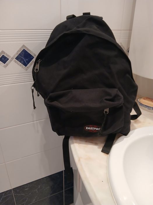 Mochila preta em bom estado