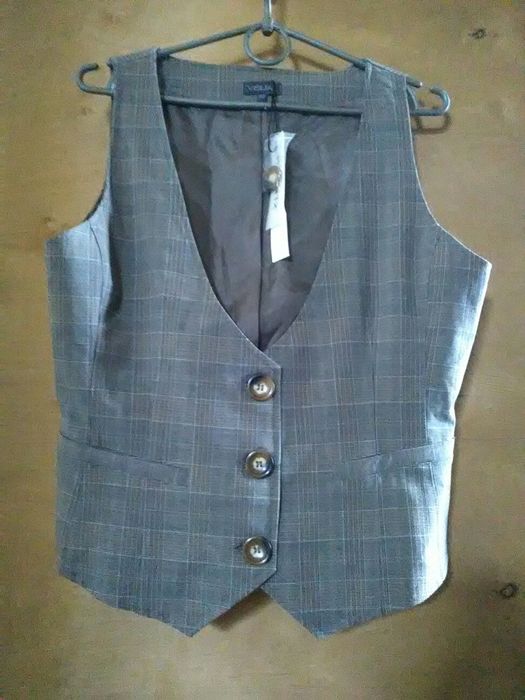 Новая жилетка (безрукавка) Visual