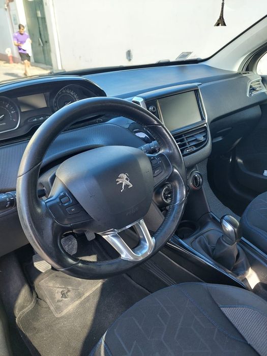 Peugeot 2008 com 123000 km