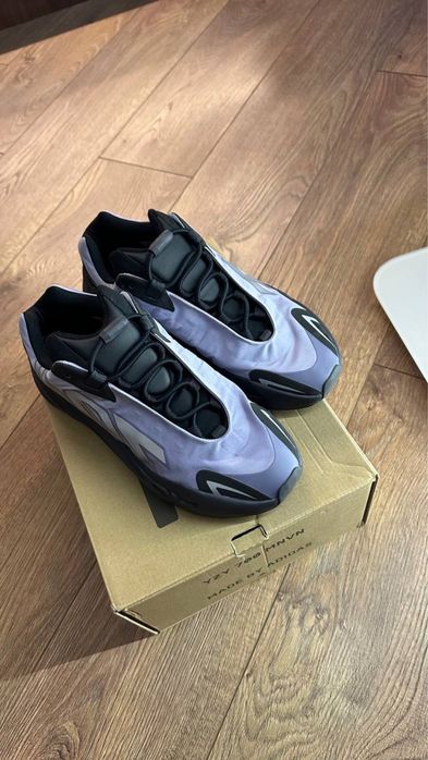 Кросівки Adidas Yezzy 700