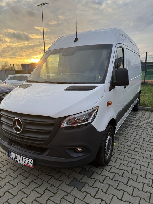 Zabudowa fabryczna Mercedes Sprinter L2H2 – sklejki, nadkola, listwy..