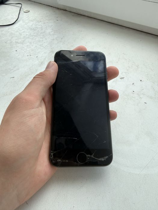 Телефон iPhone 8